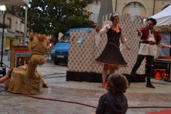 Zomers is er straattheater op woensdagavond in  Terrasson.